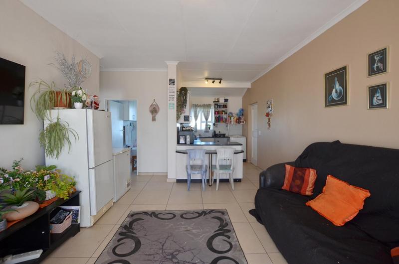2 Bedroom Property for Sale in Oakglen Western Cape
